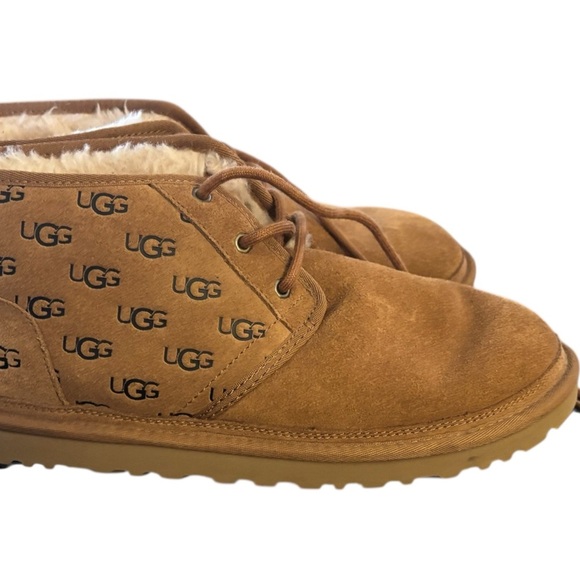 UGG Men's Neumel Embossed Logo Chukka Boots Chestnut Size 11 (S02) - Picture 2 of 6